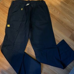 Navy wonder wink scrubs